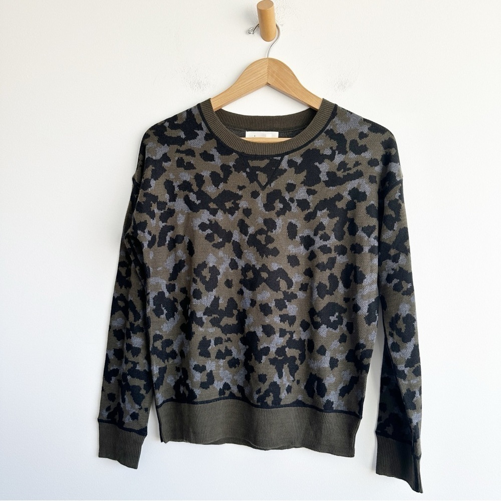 by Anthropologie Ethan Crew Neck Leopard Print Sweater Green Gray Black Small